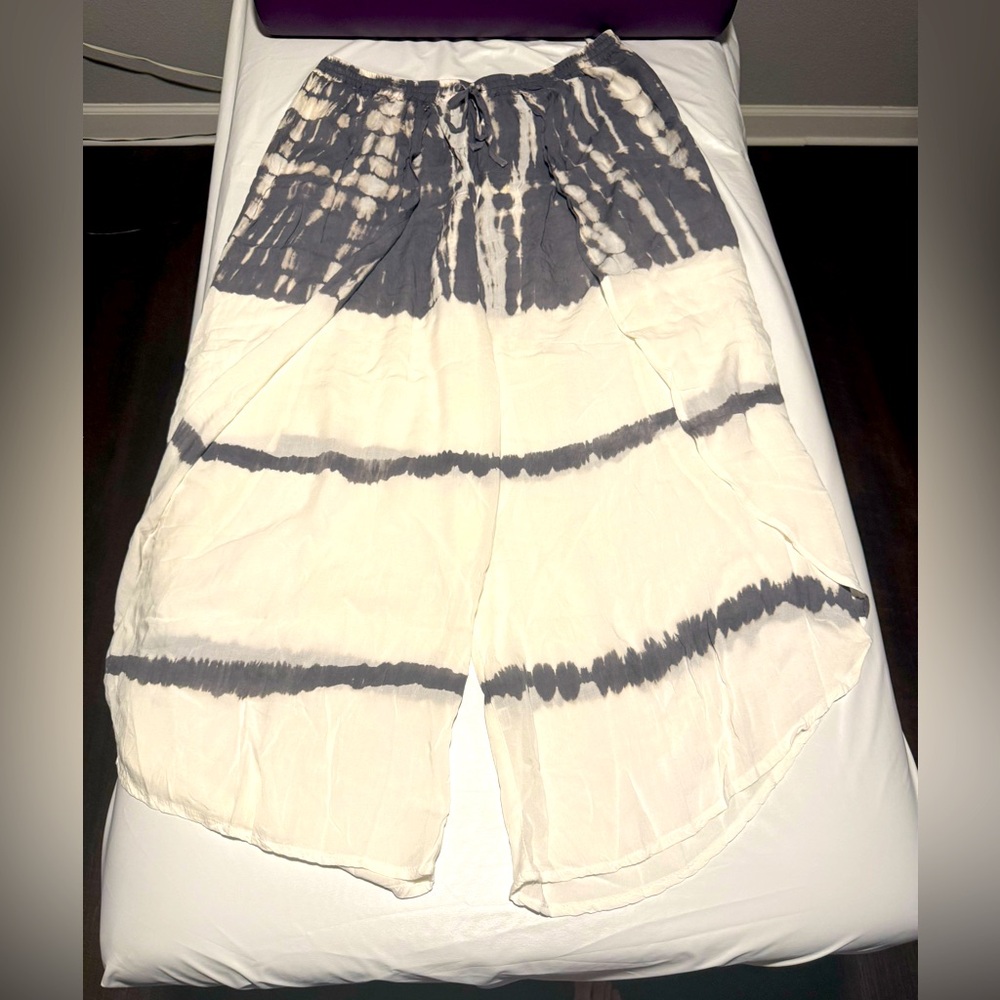 Pineapples Boutique Hawaii split leg pants